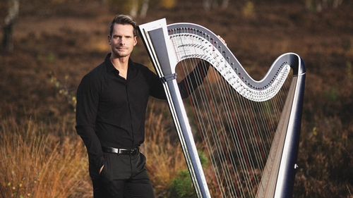 LISINSKI SUBOTOM CAMERATA VIENNA MILANO JUREK DYBAⱢ, dirigent XAVIER DE MAISTRE, harfa